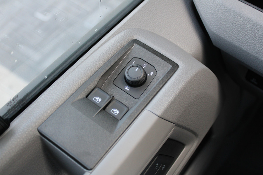 Volkswagen Crafter 35 2.0 TDI L3H3 177pk - Facelift - Navigatie - LED - Geveerde stoel - Virtual cockpit - Camera - Trekhaak - Stoelverwarming - Ri