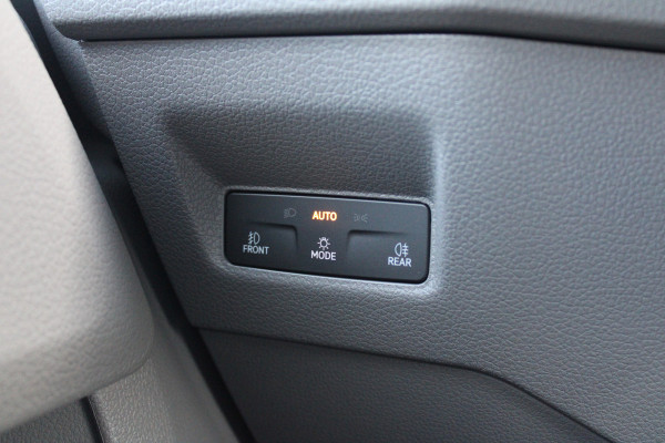 Volkswagen Crafter 35 2.0 TDI L3H3 177pk - Facelift - Navigatie - LED - Geveerde stoel - Virtual cockpit - Camera - Trekhaak - Stoelverwarming - Ri