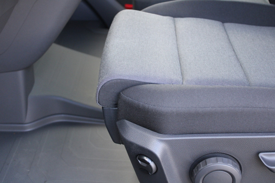 Volkswagen Crafter 35 2.0 TDI L3H3 177pk - Facelift - Navigatie - LED - Geveerde stoel - Virtual cockpit - Camera - Trekhaak - Stoelverwarming - Ri