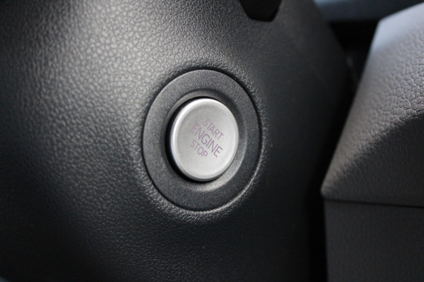 Volkswagen Crafter 35 2.0 TDI L3H3 177pk - Facelift - Navigatie - LED - Geveerde stoel - Virtual cockpit - Camera - Trekhaak - Stoelverwarming - Ri