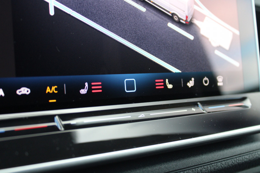 Volkswagen Crafter 35 2.0 TDI L3H3 177pk - Facelift - Navigatie - LED - Geveerde stoel - Virtual cockpit - Camera - Trekhaak - Stoelverwarming - Ri