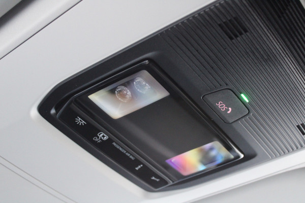 Volkswagen Crafter 35 2.0 TDI L3H3 177pk - Facelift - Navigatie - LED - Geveerde stoel - Virtual cockpit - Camera - Trekhaak - Stoelverwarming - Ri