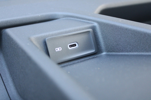 Volkswagen Crafter 35 2.0 TDI L3H3 177pk - Facelift - Navigatie - LED - Geveerde stoel - Virtual cockpit - Camera - Trekhaak - Stoelverwarming - Ri