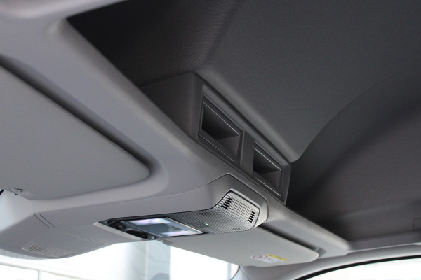 Volkswagen Crafter 35 2.0 TDI L3H3 177pk - Facelift - Navigatie - LED - Geveerde stoel - Virtual cockpit - Camera - Trekhaak - Stoelverwarming - Ri