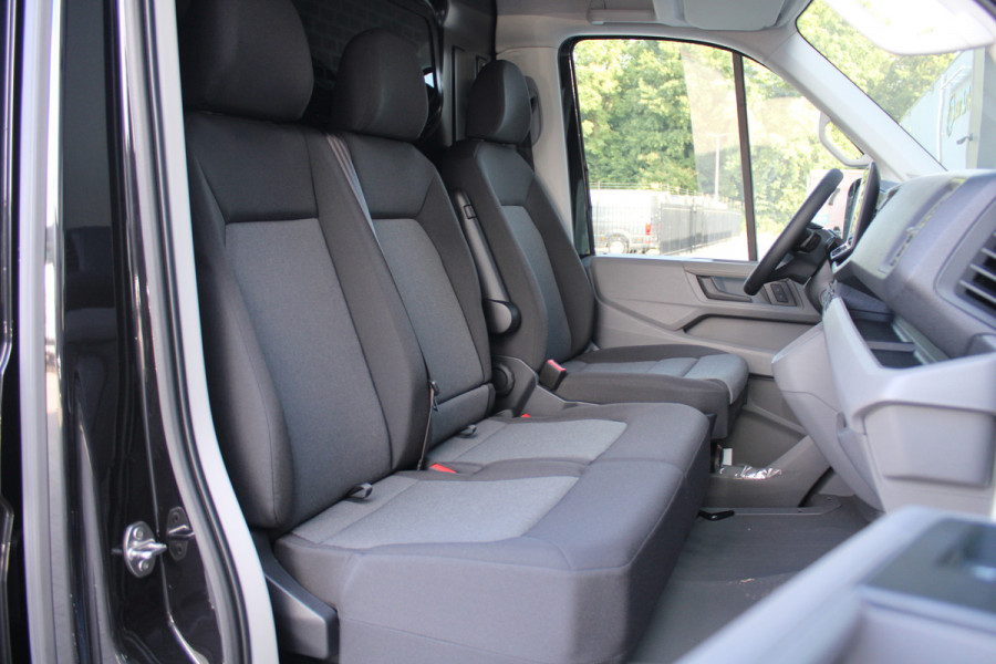 Volkswagen Crafter 35 2.0 TDI L3H3 177pk - Facelift - Navigatie - LED - Geveerde stoel - Virtual cockpit - Camera - Trekhaak - Stoelverwarming - Ri