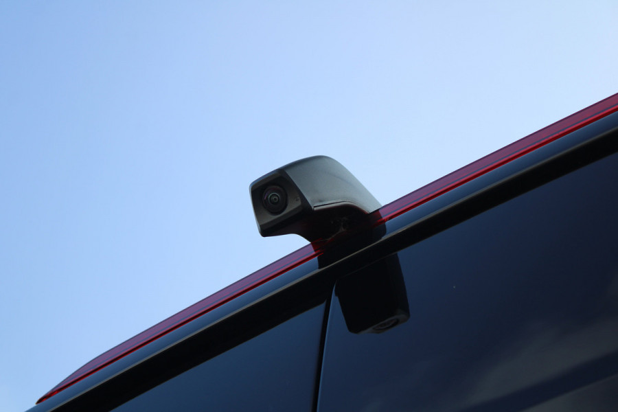 Volkswagen Crafter 35 2.0 TDI L3H3 177pk - Facelift - Navigatie - LED - Geveerde stoel - Virtual cockpit - Camera - Trekhaak - Stoelverwarming - Ri