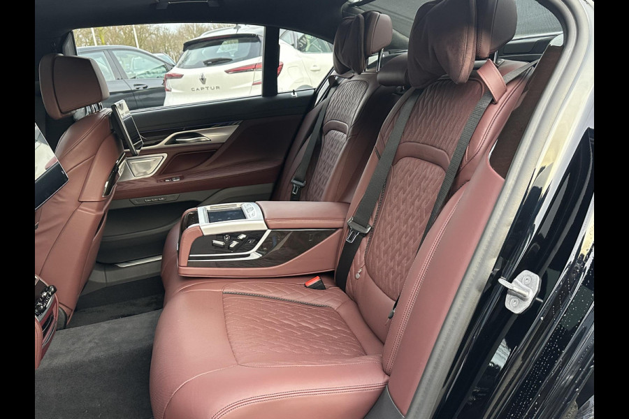 BMW 7 Serie 745Le xDrive High Executive VAN: €57.900,- VOOR: €53.877,- UW EINDEJAARSVOORDEEL: €4.023,- MEGA VOL | INDIVIDUAL | BOWERS&WILKINS | LASER | DRIVING ASS. PROFF.