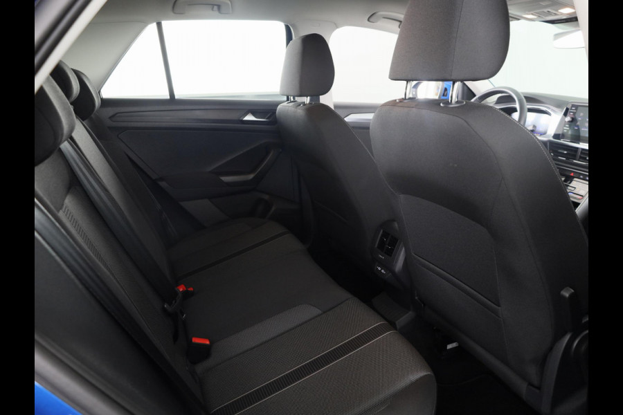 Volkswagen T-Roc 1.5 TSI Life Edition |150 pk Automaat (DSG)| Verlengde garantie |Navigatie via App | Parkeersensoren (Park assist) | Achteruitrijcamera | Adaptieve cruise control |