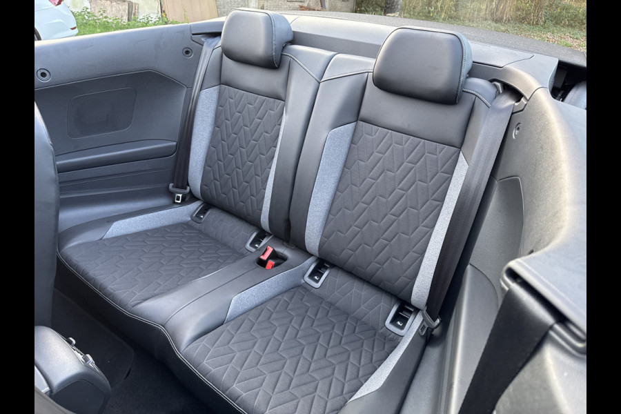 Volkswagen T-Roc Cabrio 1.5 TSI 150PK DSG STYLE VIRTUAL/NAVI/CARPLAY FABRIEKS GARANTIE