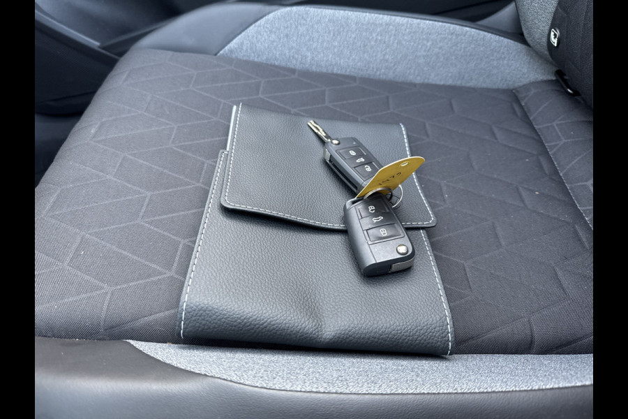 Volkswagen T-Roc Cabrio 1.5 TSI 150PK DSG STYLE VIRTUAL/NAVI/CARPLAY FABRIEKS GARANTIE