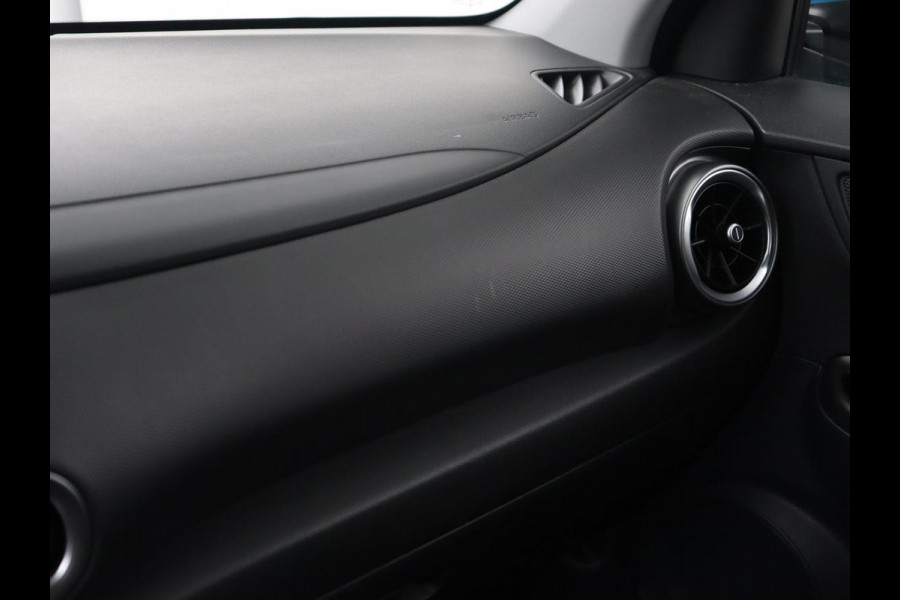 Hyundai Kona EV Comfort 39 kWh | Adaptive cruise | Camera | Carplay | Climate control | Digital Cockpit | Full LED