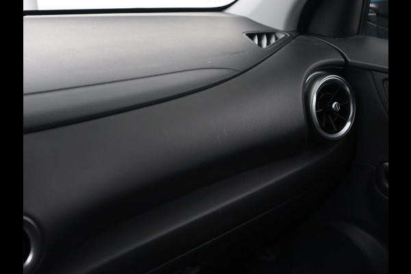 Hyundai Kona EV Comfort 39 kWh | Adaptive cruise | Camera | Carplay | Climate control | Digital Cockpit | Full LED