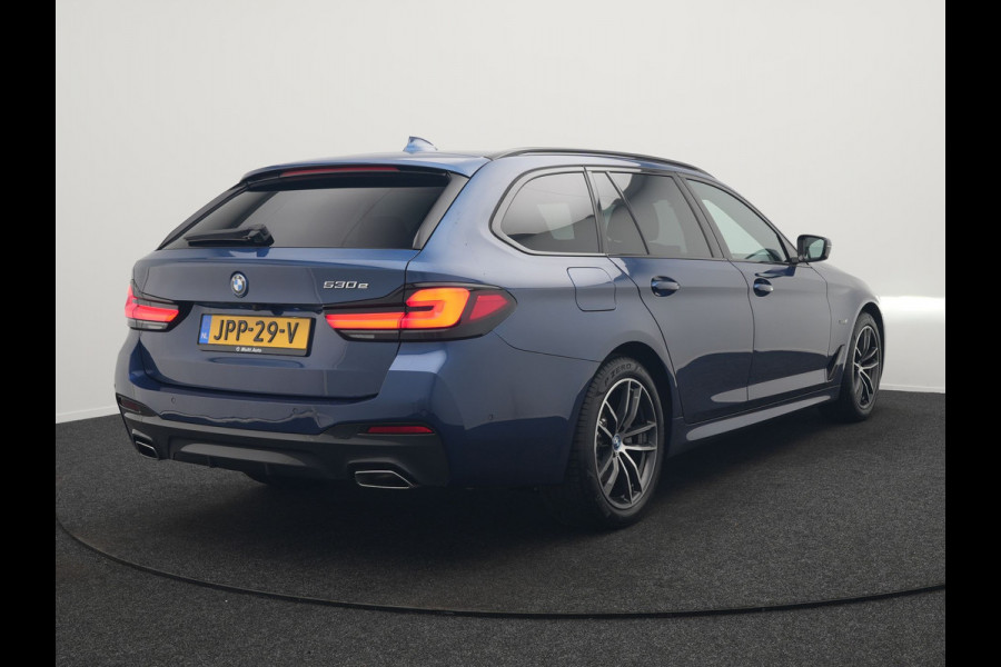 BMW 5 Serie Touring 530e M Sport Plug In Hybrid 294pk PHEV | Adaptive Cruise | Laser LED | Head Up | Camera | Lederen Sportstoelen & Stuur Verwarmd | Sfeerverlichting | Apple Carplay | Keyless | Blis | Navigatie | DAB |