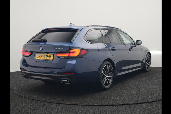 BMW 5 Serie Touring 530e M Sport Plug In Hybrid 294pk PHEV | Adaptive Cruise | Laser LED | Head Up | Camera | Lederen Sportstoelen & Stuur Verwarmd | Sfeerverlichting | Apple Carplay | Keyless | Blis | Navigatie | DAB |