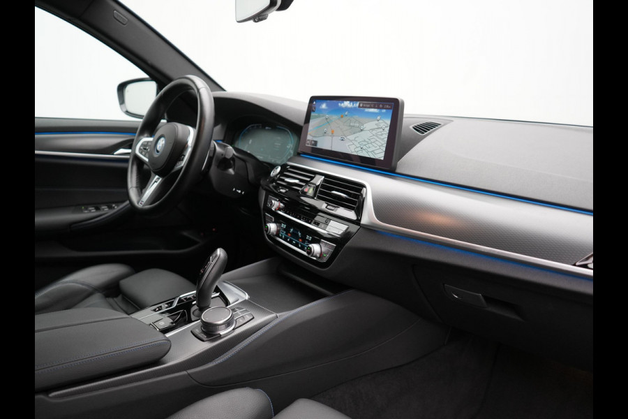 BMW 5 Serie Touring 530e M Sport Plug In Hybrid 294pk PHEV | Adaptive Cruise | Laser LED | Head Up | Camera | Lederen Sportstoelen & Stuur Verwarmd | Sfeerverlichting | Apple Carplay | Keyless | Blis | Navigatie | DAB |