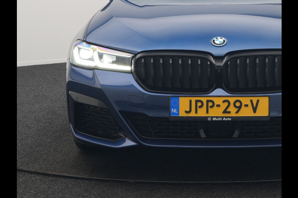 BMW 5 Serie Touring 530e M Sport Plug In Hybrid 294pk PHEV | Adaptive Cruise | Laser LED | Head Up | Camera | Lederen Sportstoelen & Stuur Verwarmd | Sfeerverlichting | Apple Carplay | Keyless | Blis | Navigatie | DAB |