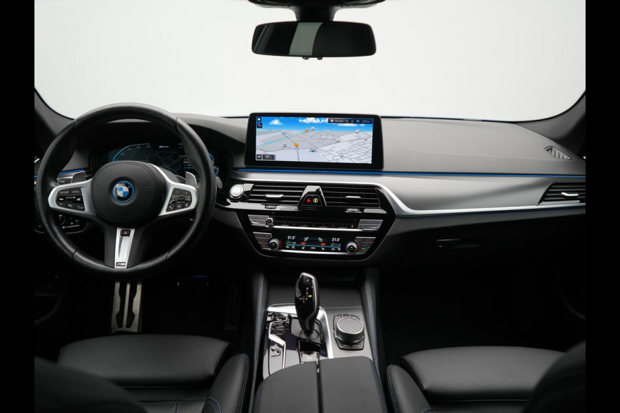 BMW 5 Serie Touring 530e M Sport Plug In Hybrid 294pk PHEV | Adaptive Cruise | Laser LED | Head Up | Camera | Lederen Sportstoelen & Stuur Verwarmd | Sfeerverlichting | Apple Carplay | Keyless | Blis | Navigatie | DAB |