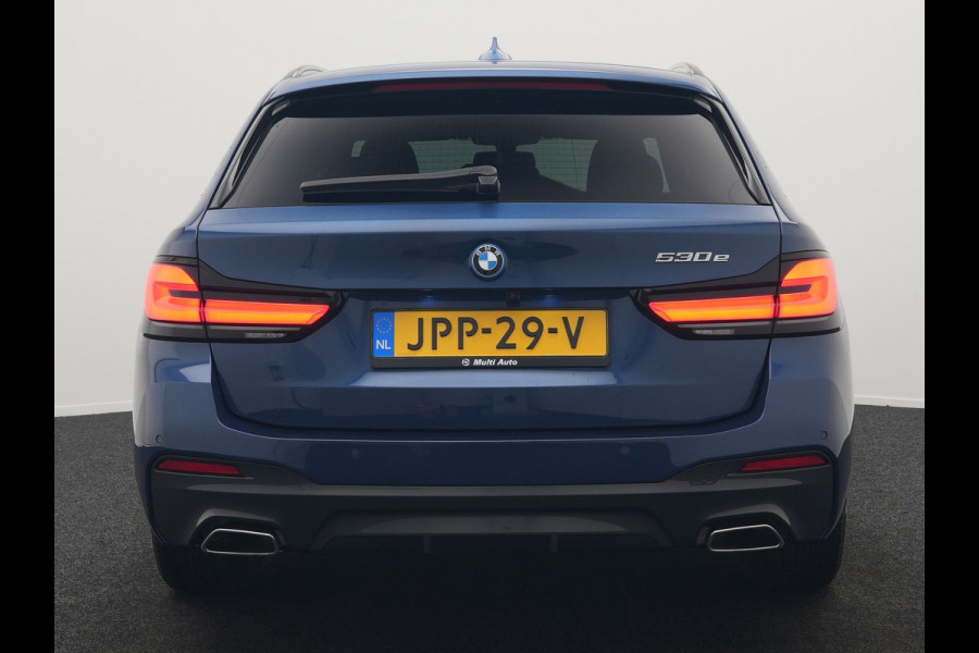 BMW 5 Serie Touring 530e M Sport Plug In Hybrid 294pk PHEV | Adaptive Cruise | Laser LED | Head Up | Camera | Lederen Sportstoelen & Stuur Verwarmd | Sfeerverlichting | Apple Carplay | Keyless | Blis | Navigatie | DAB |