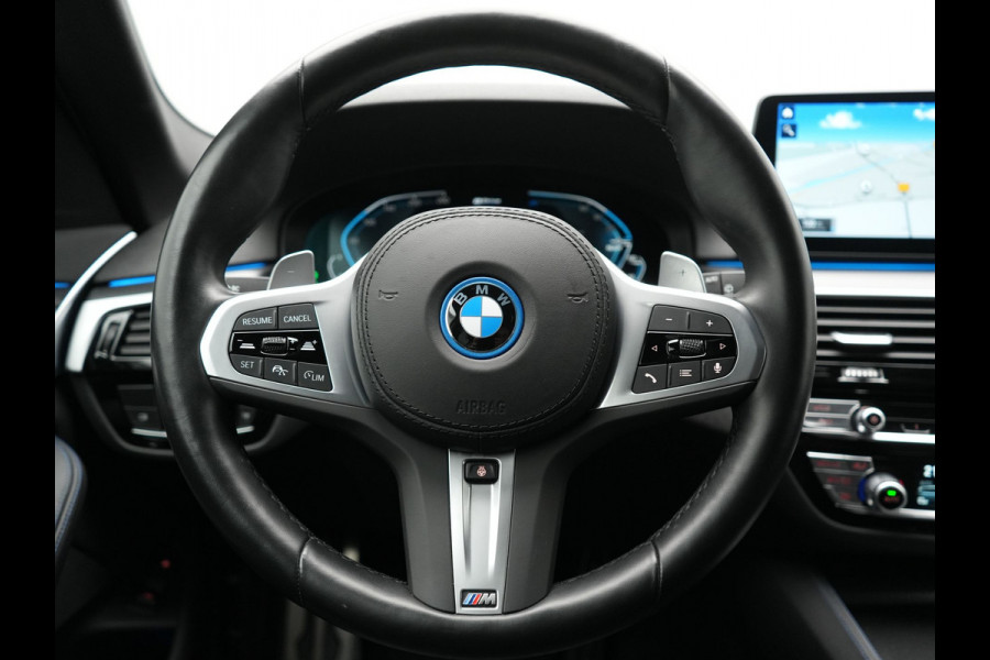 BMW 5 Serie Touring 530e M Sport Plug In Hybrid 294pk PHEV | Adaptive Cruise | Laser LED | Head Up | Camera | Lederen Sportstoelen & Stuur Verwarmd | Sfeerverlichting | Apple Carplay | Keyless | Blis | Navigatie | DAB |