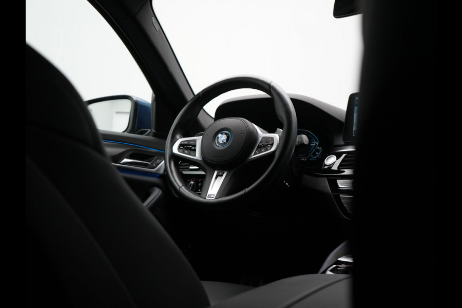 BMW 5 Serie Touring 530e M Sport Plug In Hybrid 294pk PHEV | Adaptive Cruise | Laser LED | Head Up | Camera | Lederen Sportstoelen & Stuur Verwarmd | Sfeerverlichting | Apple Carplay | Keyless | Blis | Navigatie | DAB |