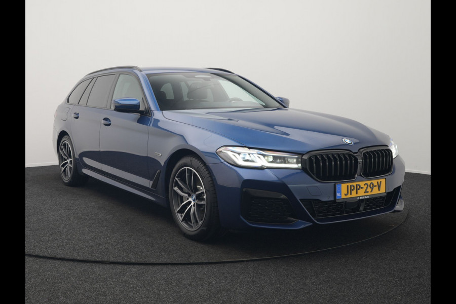 BMW 5 Serie Touring 530e M Sport Plug In Hybrid 294pk PHEV | Adaptive Cruise | Laser LED | Head Up | Camera | Lederen Sportstoelen & Stuur Verwarmd | Sfeerverlichting | Apple Carplay | Keyless | Blis | Navigatie | DAB |
