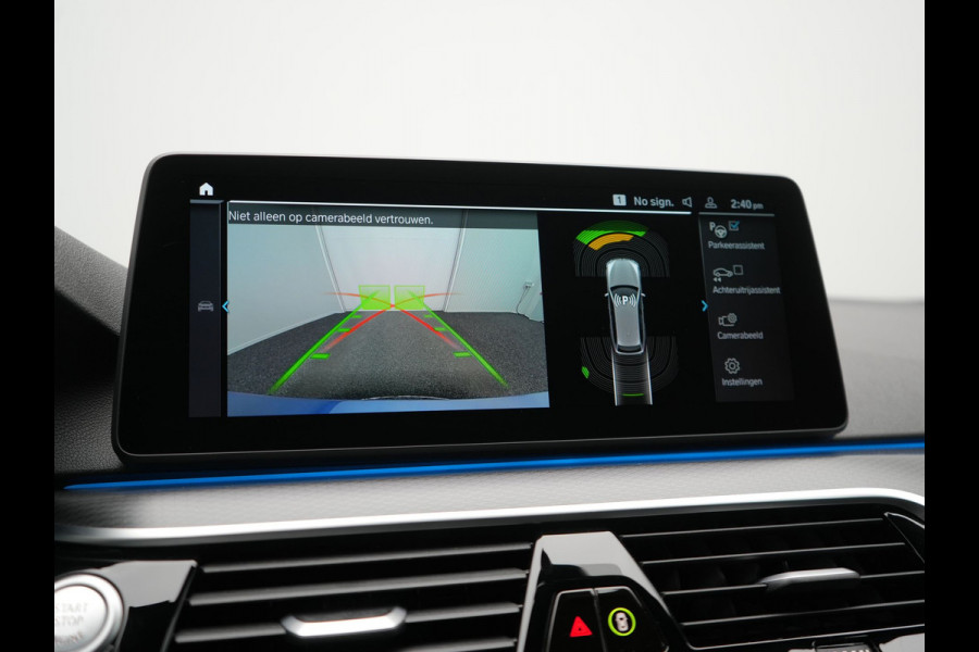 BMW 5 Serie Touring 530e M Sport Plug In Hybrid 294pk PHEV | Adaptive Cruise | Laser LED | Head Up | Camera | Lederen Sportstoelen & Stuur Verwarmd | Sfeerverlichting | Apple Carplay | Keyless | Blis | Navigatie | DAB |