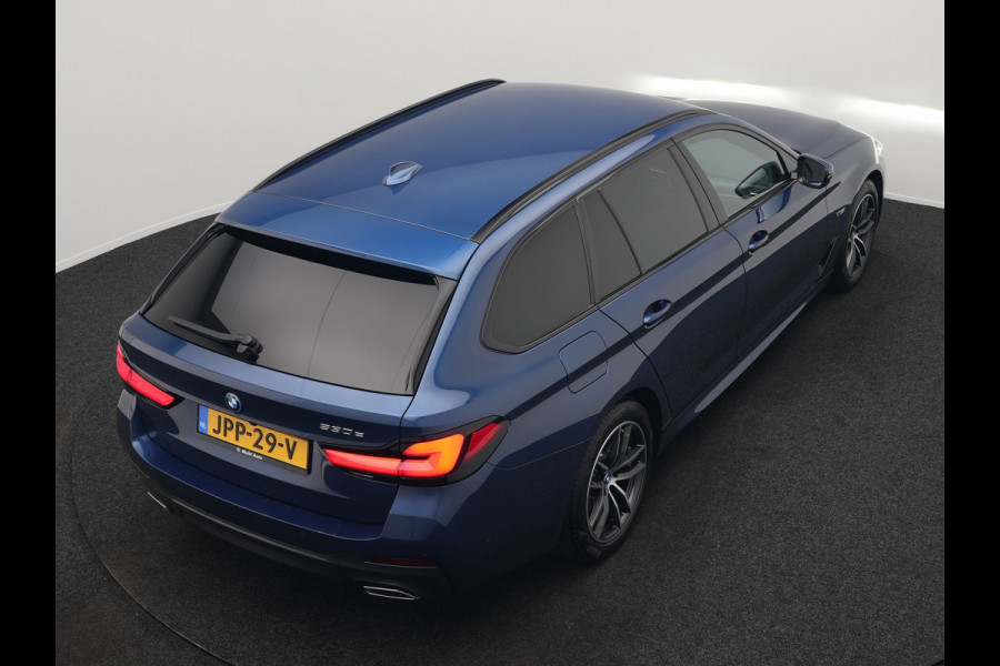BMW 5 Serie Touring 530e M Sport Plug In Hybrid 294pk PHEV | Adaptive Cruise | Laser LED | Head Up | Camera | Lederen Sportstoelen & Stuur Verwarmd | Sfeerverlichting | Apple Carplay | Keyless | Blis | Navigatie | DAB |
