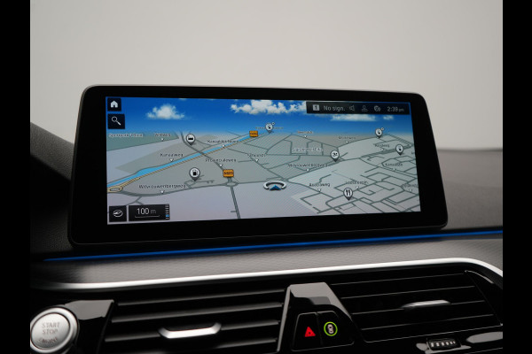 BMW 5 Serie Touring 530e M Sport Plug In Hybrid 294pk PHEV | Adaptive Cruise | Laser LED | Head Up | Camera | Lederen Sportstoelen & Stuur Verwarmd | Sfeerverlichting | Apple Carplay | Keyless | Blis | Navigatie | DAB |