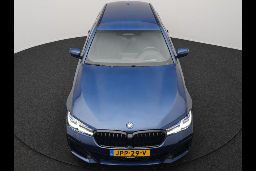 BMW 5 Serie Touring 530e M Sport Plug In Hybrid 294pk PHEV | Adaptive Cruise | Laser LED | Head Up | Camera | Lederen Sportstoelen & Stuur Verwarmd | Sfeerverlichting | Apple Carplay | Keyless | Blis | Navigatie | DAB |
