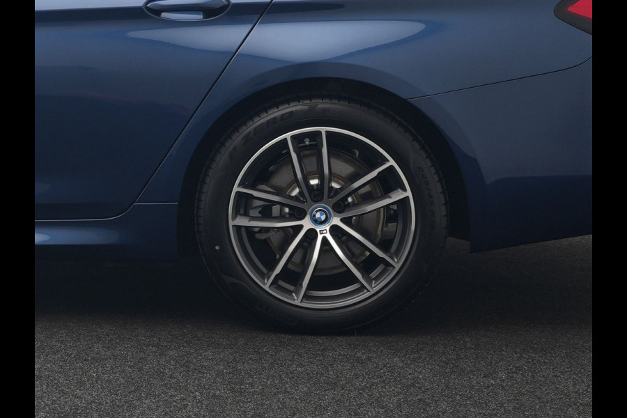 BMW 5 Serie Touring 530e M Sport Plug In Hybrid 294pk PHEV | Adaptive Cruise | Laser LED | Head Up | Camera | Lederen Sportstoelen & Stuur Verwarmd | Sfeerverlichting | Apple Carplay | Keyless | Blis | Navigatie | DAB |