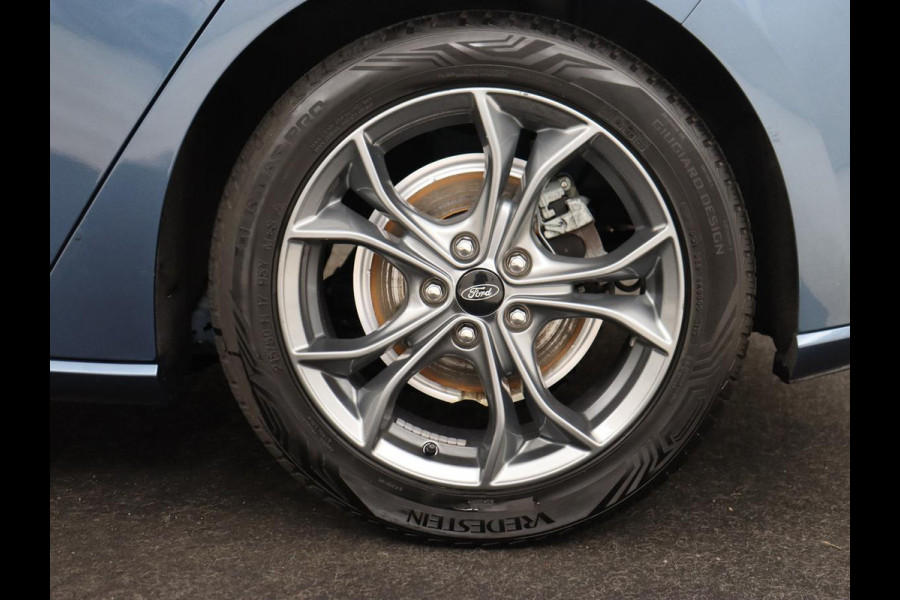 Ford Focus 1.0 EcoBoost Hybrid ST Line | Stoel & stuurverwarming | Camera | Navigatie | Carplay | Climate control | Parkeerhulp