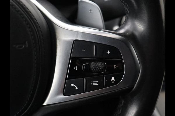 BMW 3-serie 320i M Sport | Head-Up | Stoelverwarming | Leder/Alcantara | Carplay | Live Cockpit | Keyless | Sportstoelen | Climate control