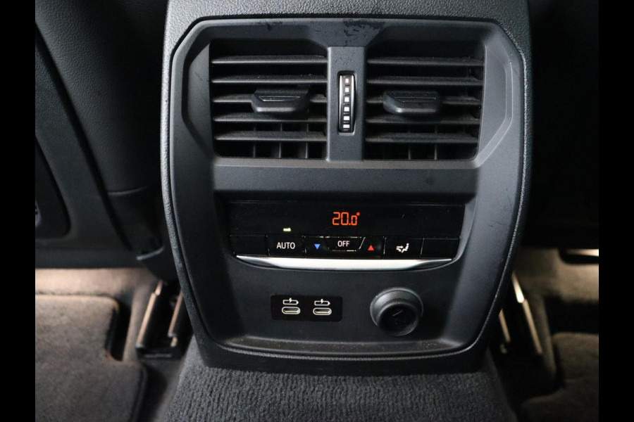 BMW 3-serie 320i M Sport | Head-Up | Stoelverwarming | Leder/Alcantara | Carplay | Live Cockpit | Keyless | Sportstoelen | Climate control