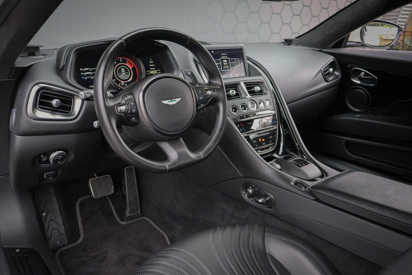 Aston Martin DB11 5.2 V12 | B&O 3D AUDIO | SUÉDE HEMELBEKLEDING | STOELKOELING/VERWARMING | MORNING FROST PEARL METALLIC AML SPECIAL PAINT