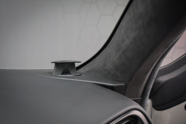 Aston Martin DB11 5.2 V12 | B&O 3D AUDIO | SUÉDE HEMELBEKLEDING | STOELKOELING/VERWARMING | MORNING FROST PEARL METALLIC AML SPECIAL PAINT