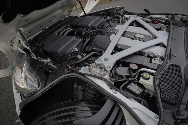 Aston Martin DB11 5.2 V12 | B&O 3D AUDIO | SUÉDE HEMELBEKLEDING | STOELKOELING/VERWARMING | MORNING FROST PEARL METALLIC AML SPECIAL PAINT