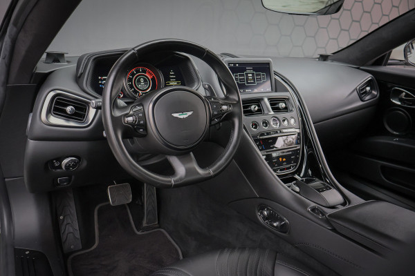 Aston Martin DB11 5.2 V12 | B&O 3D AUDIO | SUÉDE HEMELBEKLEDING | STOELKOELING/VERWARMING | MORNING FROST PEARL METALLIC AML SPECIAL PAINT