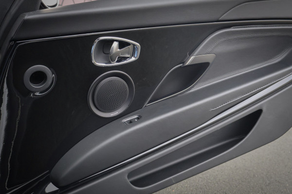 Aston Martin DB11 5.2 V12 | B&O 3D AUDIO | SUÉDE HEMELBEKLEDING | STOELKOELING/VERWARMING | MORNING FROST PEARL METALLIC AML SPECIAL PAINT