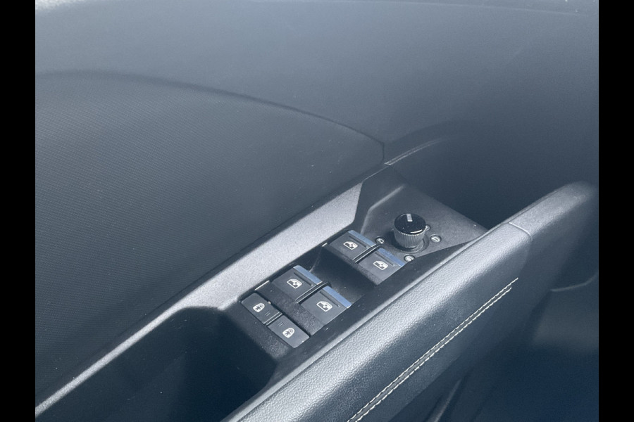 Audi Q4 e-tron 50 quattro Launch edition S Competition 77 kWh 1Eig Warmtepomp Sonos Camera Leer NL-Auto Uitstraling!