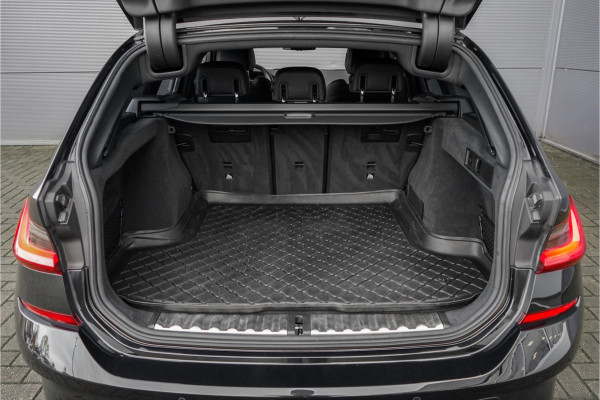 BMW 3 Serie Touring 320i M-Sport Shadow CarPlay Camera 19"