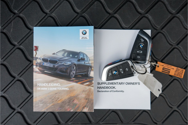 BMW 3 Serie Touring 320i M-Sport Shadow CarPlay Camera 19"