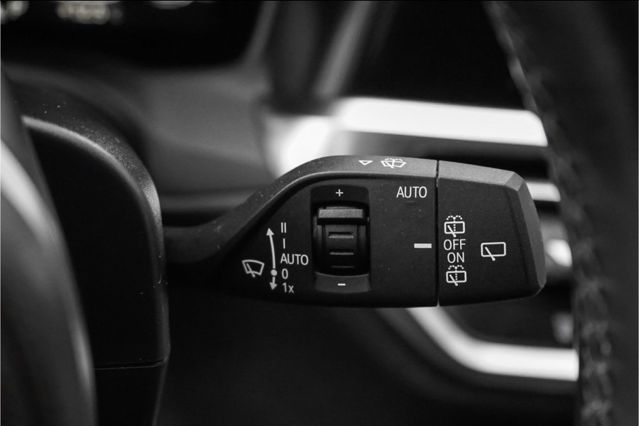 BMW 3 Serie Touring 320i M-Sport Shadow CarPlay Camera 19"