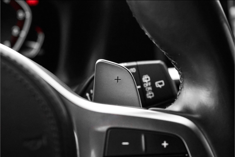 BMW 3 Serie Touring 320i M-Sport Shadow CarPlay Camera 19"