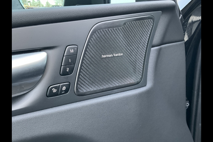 Volvo XC60 2.0 T8 456PK Plug-in hybrid AWD Ultra Black Edition Orig.NL Pano HUD Memory Carplay Trekhaak Harman/Kardon