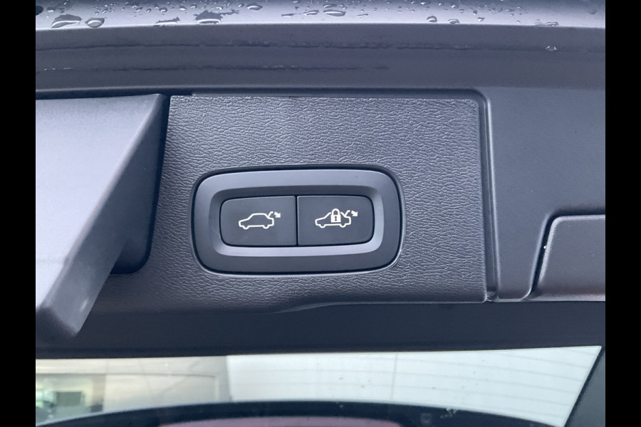 Volvo XC60 2.0 T8 456PK Plug-in hybrid AWD Ultra Black Edition Orig.NL Pano HUD Memory Carplay Trekhaak Harman/Kardon