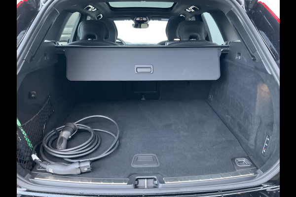 Volvo XC60 2.0 T8 456PK Plug-in hybrid AWD Ultra Black Edition Orig.NL Pano HUD Memory Carplay Trekhaak Harman/Kardon
