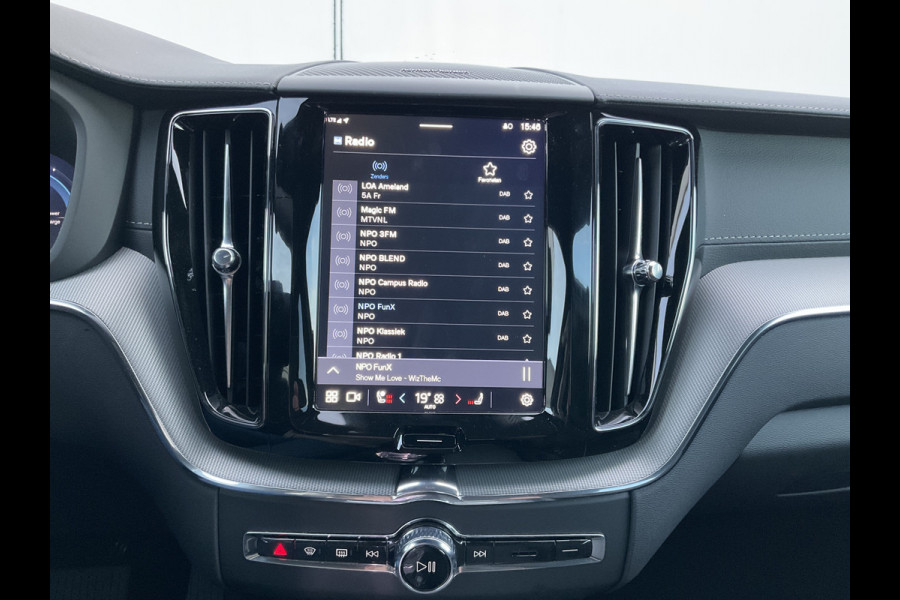 Volvo XC60 2.0 T8 456PK Plug-in hybrid AWD Ultra Black Edition Orig.NL Pano HUD Memory Carplay Trekhaak Harman/Kardon