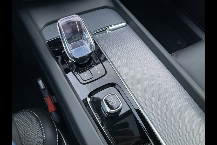 Volvo XC60 2.0 T8 456PK Plug-in hybrid AWD Ultra Black Edition Orig.NL Pano HUD Memory Carplay Trekhaak Harman/Kardon