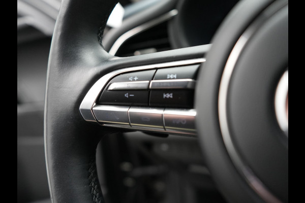 Mazda CX-30 2.0 e-SkyActiv-G M Hybrid Comfort Automaat | Adaptive Cruise | Trekhaak | Head Up | 360 Camera | BOSE Sound | Stuur & Stoelverwarming |  Apple Carplay | 18"L.M | LED Koplampen |
