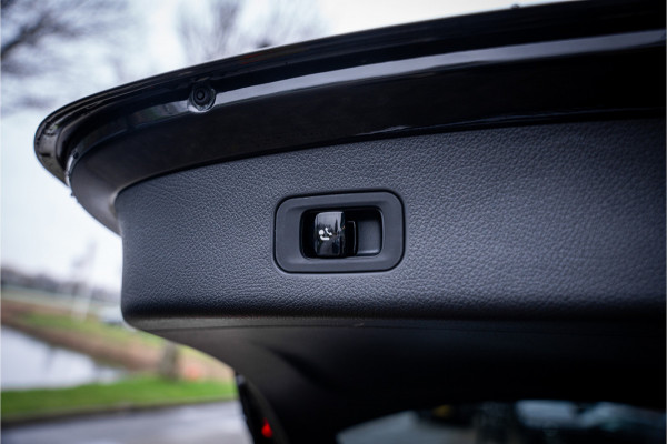 Mercedes-Benz GLC 400e 4MATIC Sport Edition AMG ** Panodak ** Trekhaak ** NL auto!! NP 80K ** Rijbereik tot 130km (WLTP)